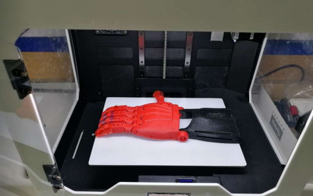 Los alumnos del Colegio Europeo de Madrid crean una Prótesis 3D para una de sus compañeras